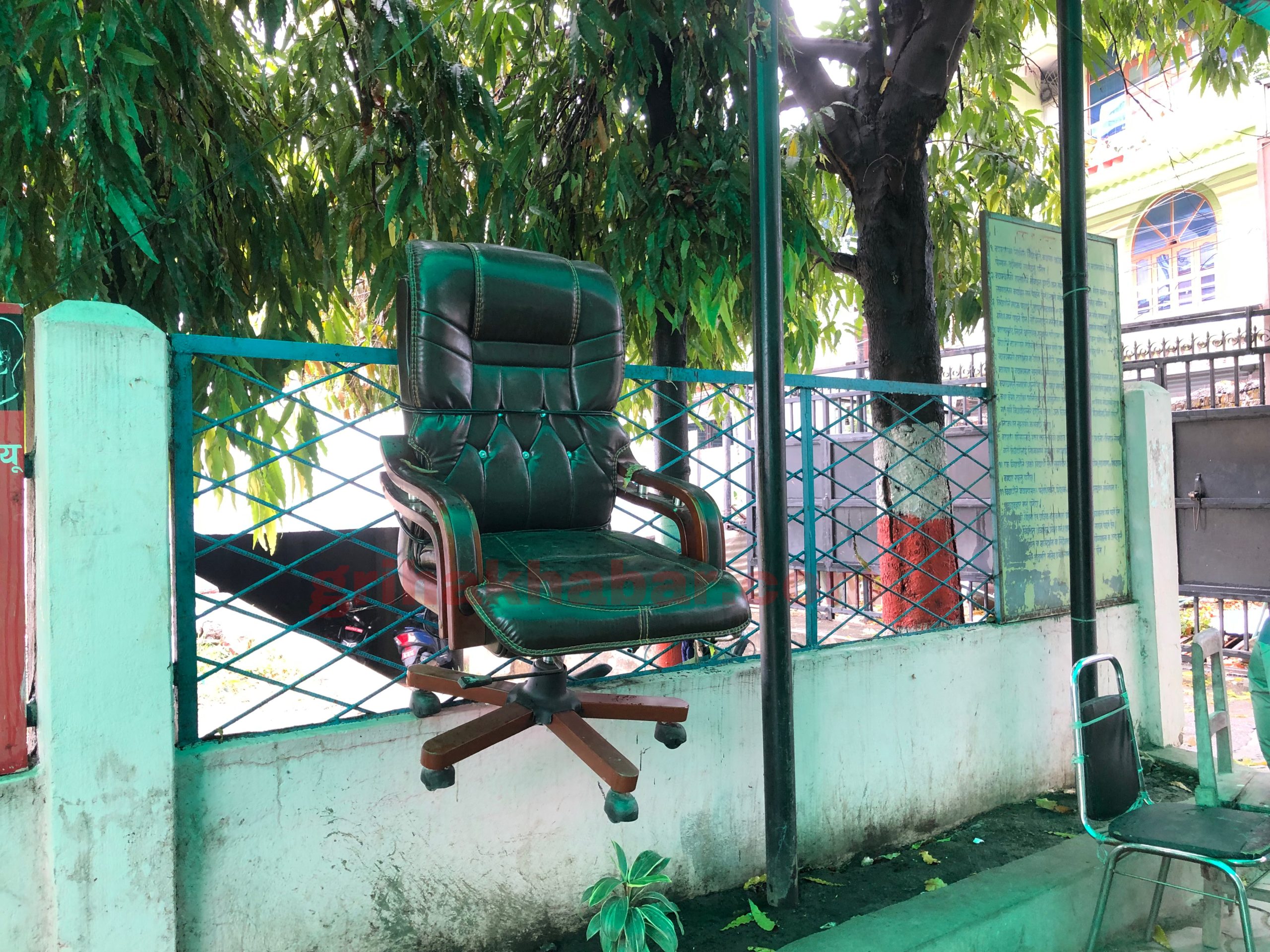 दमक क्याम्पसमा स्ववियु समानुपातिक उम्मेदवारको नाममा लफडा, विद्यार्थीले प्रमुखको कुर्सी झुण्ड्याए