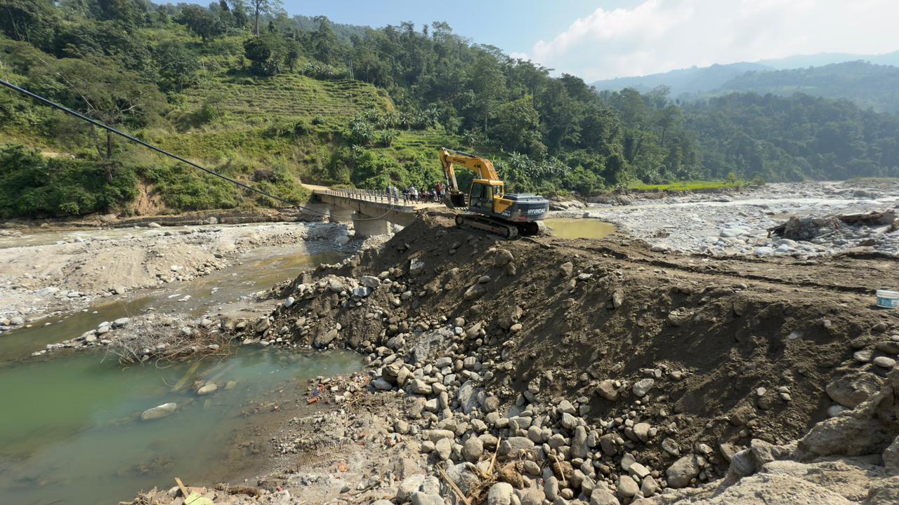 देउमाई खोलामा अस्थायी ड्याम निर्माणपछि साना सवारी सञ्चालन