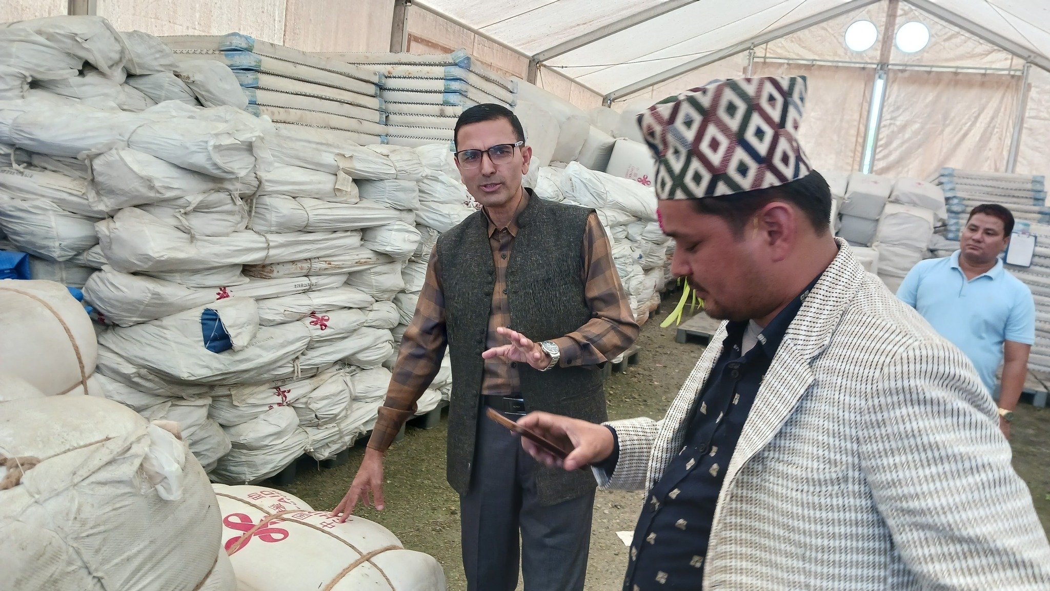 राहतको पोको खोल्दै कोशी सरकार, केन्द्रको मुख नताक्ने