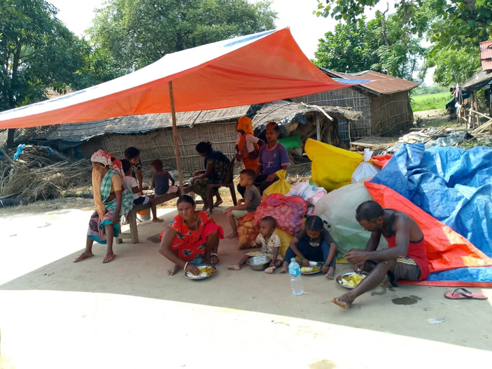 झापाका बाढीपीडित अझै सडकमा